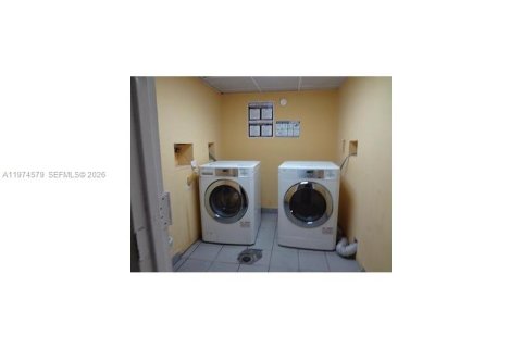 Condo in North Bay Village, Florida, 1 bedroom  № 2042909 - photo 24