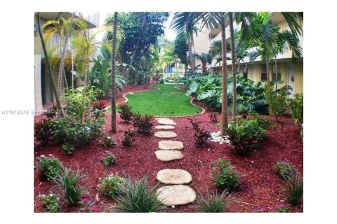 Condo in North Bay Village, Florida, 1 bedroom  № 2042909 - photo 29