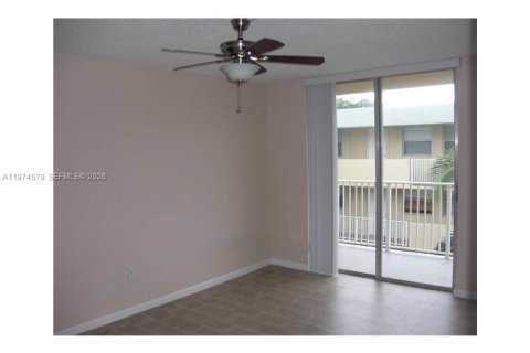 Condo in North Bay Village, Florida, 1 bedroom  № 2042909 - photo 8