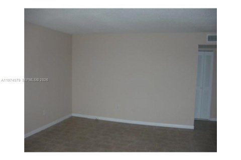 Condo in North Bay Village, Florida, 1 bedroom  № 2042909 - photo 3