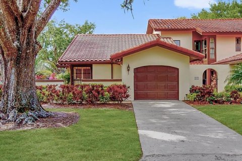 Townhouse in Haines City, Florida 2 bedrooms, 113.9 sq.m. № 2095104 - photo 2