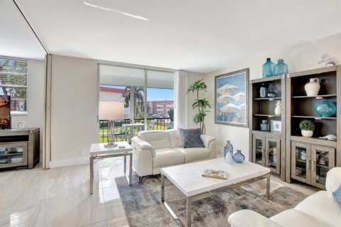 Condo in Pembroke Pines, Florida, 2 bedrooms № 2082644 - photo 5