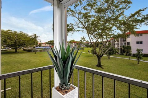Condo in Pembroke Pines, Florida, 2 bedrooms № 2082644 - photo 26