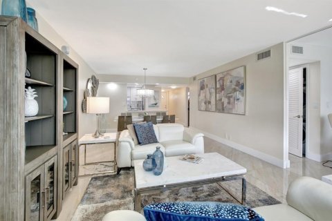 Condo in Pembroke Pines, Florida, 2 bedrooms № 2082644 - photo 22