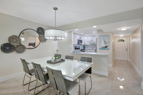 Condo in Pembroke Pines, Florida, 2 bedrooms № 2082644 - photo 4