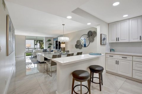 Condo in Pembroke Pines, Florida, 2 bedrooms № 2082644 - photo 3