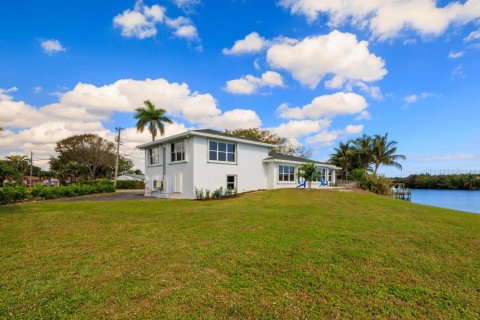 Casa en alquiler en Lake Clarke Shores, Florida, 3 dormitorios, 190.08 m2 № 991925 - foto 1