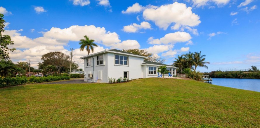 Casa en Lake Clarke Shores, Florida 3 dormitorios, 190.08 m2 № 991925