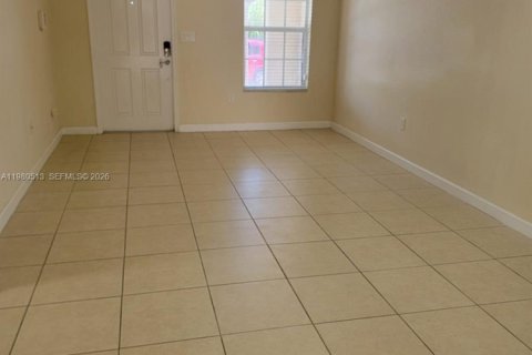 Снять в аренду таунхаус в Кендалл, Флорида 4 спальни, № 2045445 - фото 5