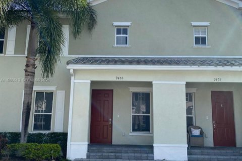 Снять в аренду таунхаус в Кендалл, Флорида 4 спальни, № 2045445 - фото 3