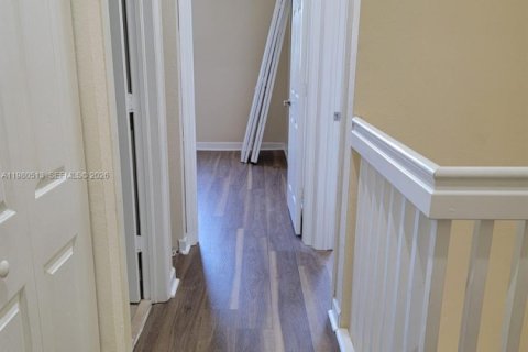 Снять в аренду таунхаус в Кендалл, Флорида 4 спальни, № 2045445 - фото 8