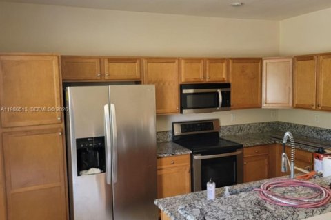 Снять в аренду таунхаус в Кендалл, Флорида 4 спальни, № 2045445 - фото 4