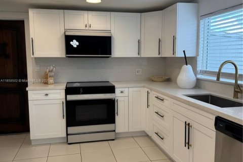 Снять в аренду виллу или дом в Марафон, Флорида 3 спальни, 192.68м2, № 1957954 - фото 2