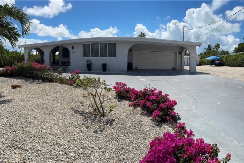 Снять в аренду виллу или дом в Марафон, Флорида 3 спальни, 192.68м2, № 1957954 - фото 9