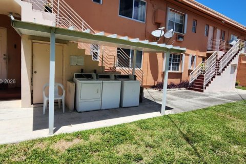 Condominio en alquiler en Miami, Florida, 2 dormitorios, 67.35 m2 № 2017590 - foto 14