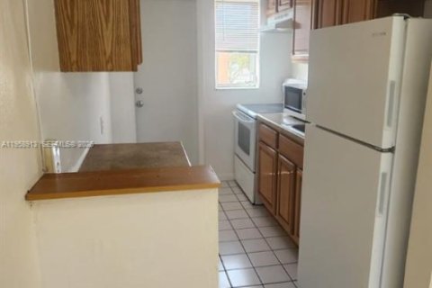 Condo in Miami, Florida, 2 bedrooms  № 2017590 - photo 4