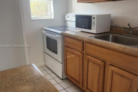 Condo in Miami, Florida, 2 bedrooms  № 2017590 - photo 3