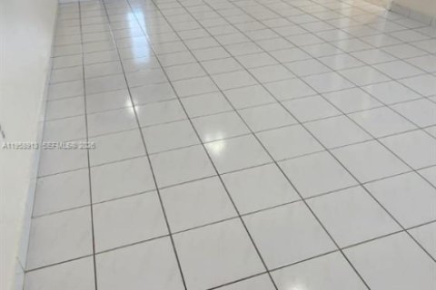 Condo in Miami, Florida, 2 bedrooms  № 2017590 - photo 5