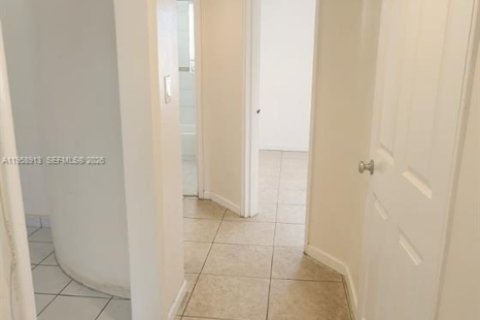 Condo in Miami, Florida, 2 bedrooms  № 2017590 - photo 7