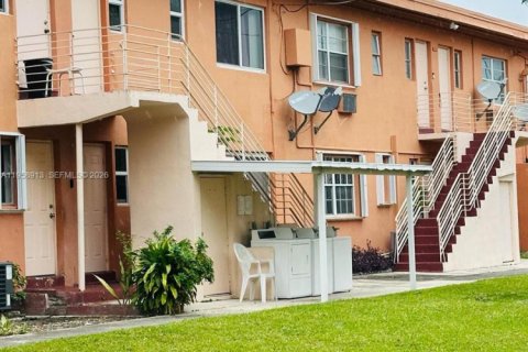 Condo in Miami, Florida, 2 bedrooms  № 2017590 - photo 12