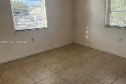 Condo in Miami, Florida, 2 bedrooms  № 2017590 - photo 11