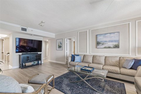 Condo in Saint Petersburg, Florida, 2 bedrooms  № 2219127 - photo 8