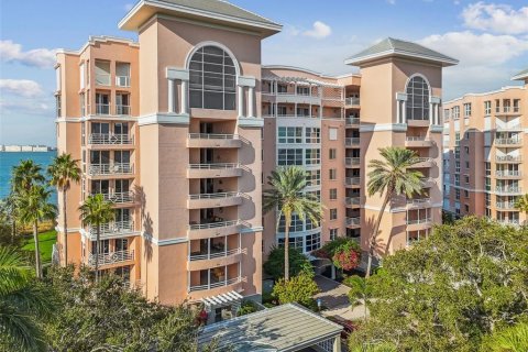 Condo in Saint Petersburg, Florida, 2 bedrooms  № 2219127 - photo 2