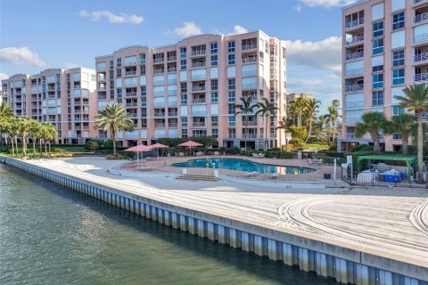 Condo in Saint Petersburg, Florida, 2 bedrooms  № 2219127 - photo 21