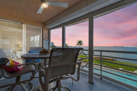 Condo in Saint Petersburg, Florida, 2 bedrooms № 2219127