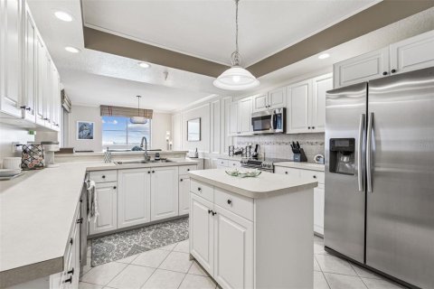 Condo in Saint Petersburg, Florida, 2 bedrooms  № 2219127 - photo 9