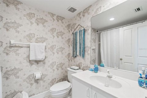 Condo in Saint Petersburg, Florida, 2 bedrooms  № 2219127 - photo 18