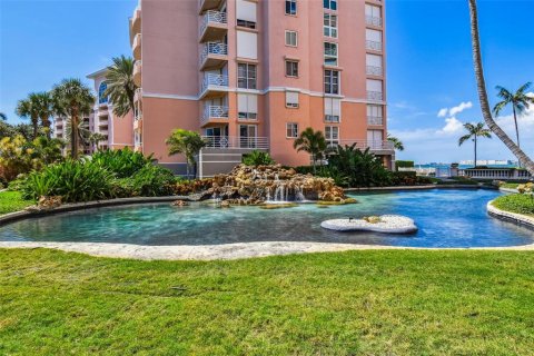 Condo in Saint Petersburg, Florida, 2 bedrooms  № 2219127 - photo 28