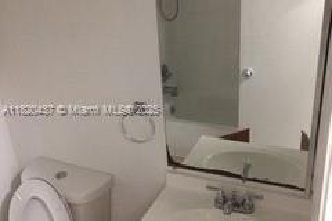 Condo in Miramar, Florida, 2 bedrooms  № 1779763 - photo 9
