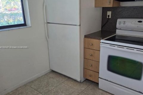 Condo in Miramar, Florida, 2 bedrooms  № 1779763 - photo 1
