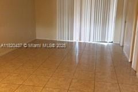 Condo in Miramar, Florida, 2 bedrooms  № 1779763 - photo 3