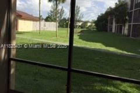 Condo in Miramar, Florida, 2 bedrooms  № 1779763 - photo 4
