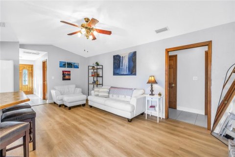 Villa ou maison à vendre à Palm Harbor, Floride: 2 chambres, 134.89 m2 № 2423754 - photo 19