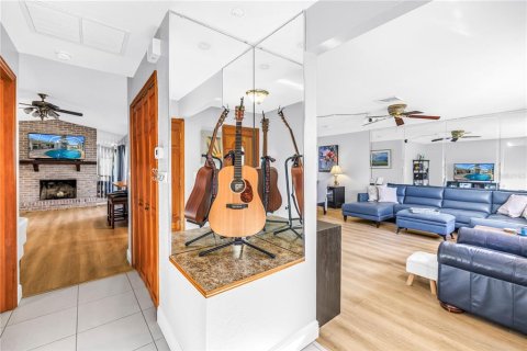 Villa ou maison à vendre à Palm Harbor, Floride: 2 chambres, 134.89 m2 № 2423754 - photo 9