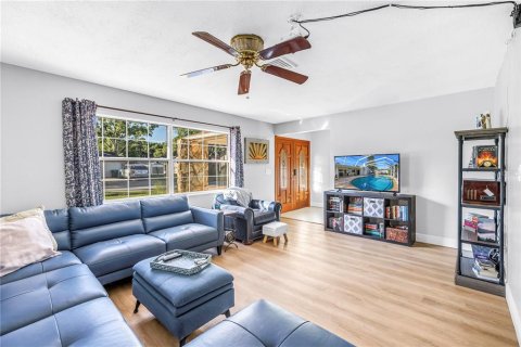Villa ou maison à vendre à Palm Harbor, Floride: 2 chambres, 134.89 m2 № 2423754 - photo 5