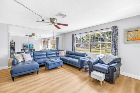 Villa ou maison à vendre à Palm Harbor, Floride: 2 chambres, 134.89 m2 № 2423754 - photo 11