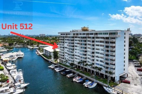Copropriété à vendre à North Miami, Floride: 2 chambres, 101.82 m2 № 1969248 - photo 1