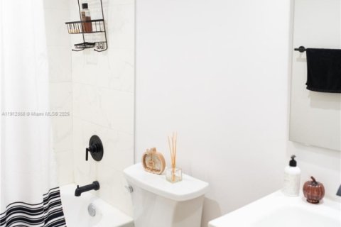 Copropriété à vendre à North Miami, Floride: 2 chambres, 101.82 m2 № 1969248 - photo 11