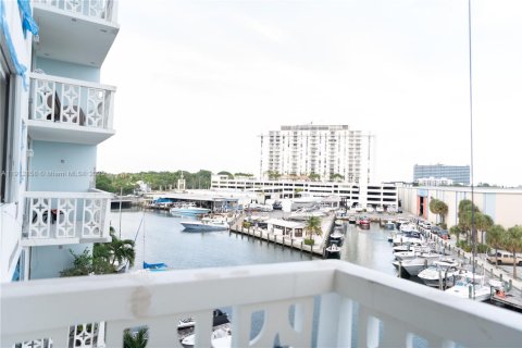 Copropriété à vendre à North Miami, Floride: 2 chambres, 101.82 m2 № 1969248 - photo 12