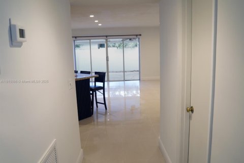 Купить таунхаус в Хайалиа, Флорида 1 комната, 149.2м2, № 1973132 - фото 2