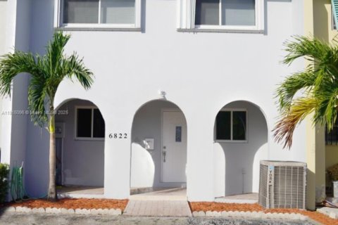 Купить таунхаус в Хайалиа, Флорида 1 комната, 149.2м2, № 1973132 - фото 1