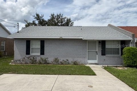 Dúplex en venta en Lake Wales, Florida, 2 dormitorios, 79.71 m2 № 1912777 - foto 1