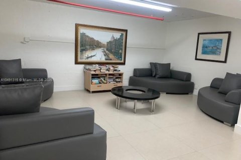 Снять в аренду кондоминиум в Майами-Бич, Флорида 49.7м2, № 2034696 - фото 22