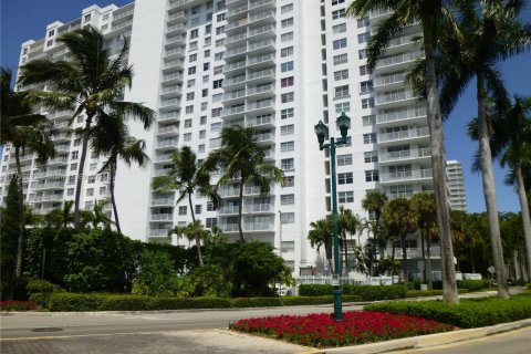 Купить кондоминиум в Авентура, Флорида 2 спальни, 113.34м2, № 1861249 - фото 1
