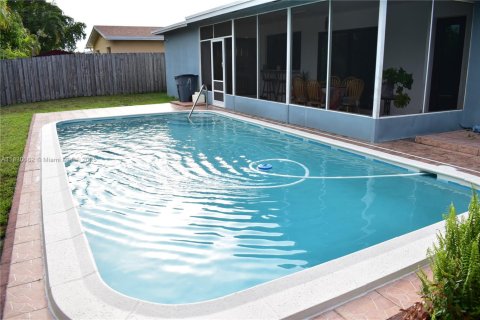 House in Sunrise, Florida 3 bedrooms, 142.7 sq.m. № 1804468 - photo 5