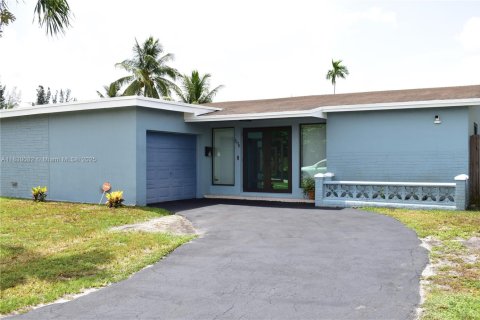 House in Sunrise, Florida 3 bedrooms, 142.7 sq.m. № 1804468 - photo 23